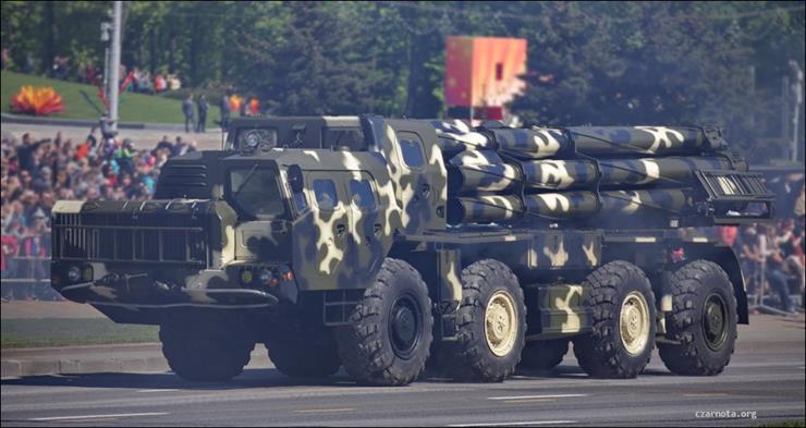 BM-30 Smiercz 9a5... - 2015_05_09_036_Belarus_Minsk_-_parada_wojskowa_-_...stem artylerii rakietowej BM-30 Smiercz - 9A52-2.jpg