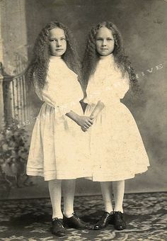 post mortem - c7327af1519d17649382ad57f083d57d--vintage-children-photos-vintage-twins.jpg