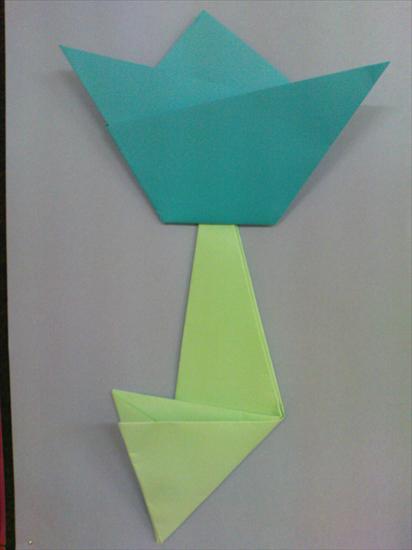 origami płaskie z kwadratu i prostokąta - tulipan - origami płaskie z kwadratu 03.JPG